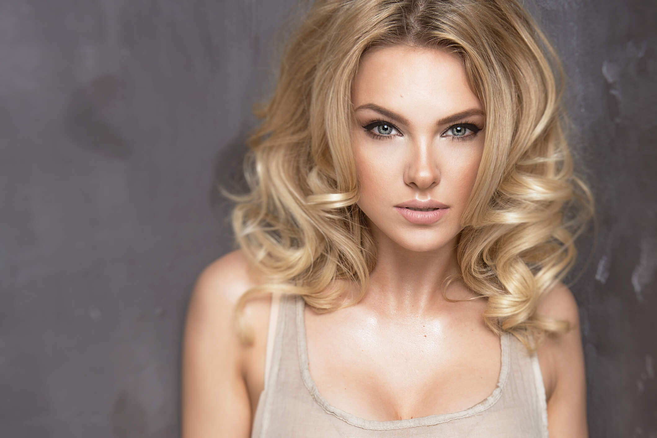 Champagne blonde hair evesham - iconic hairdressing